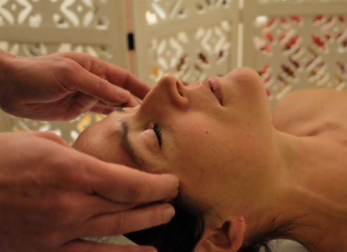 Massage liftant du visage - Japon